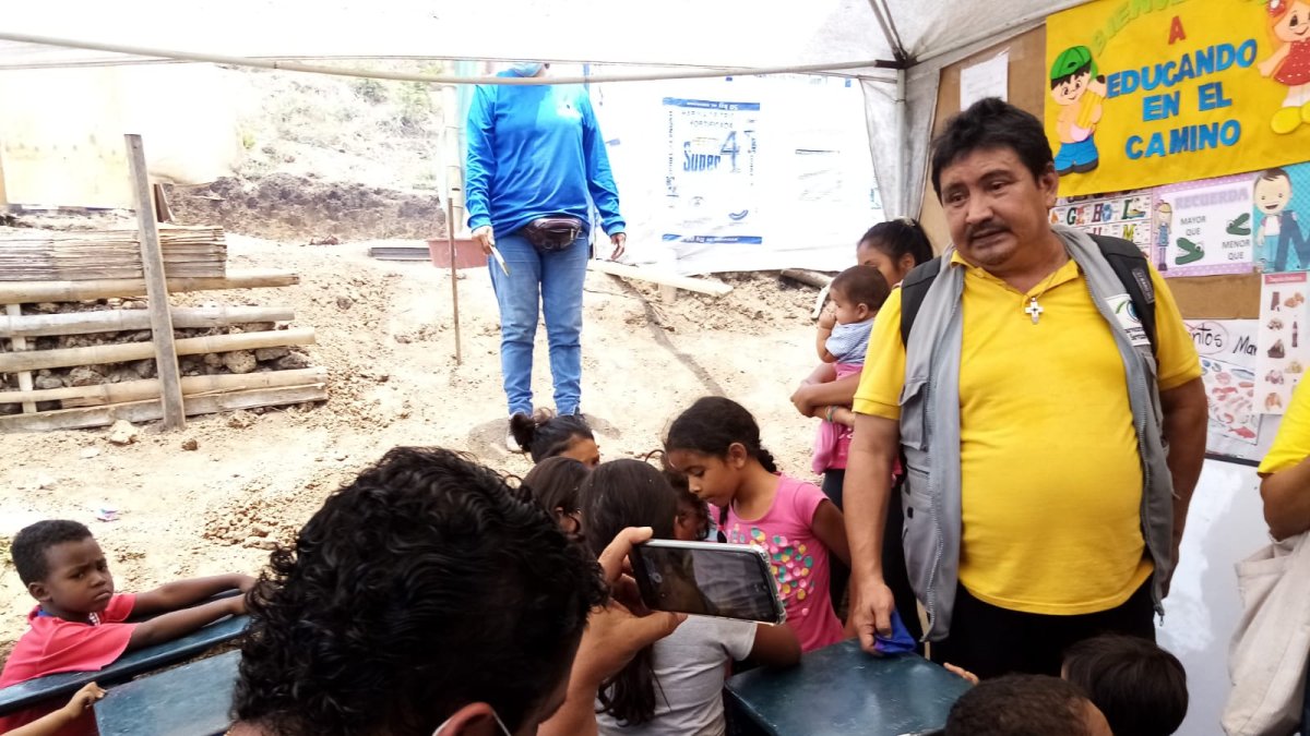 César Cárdenas, en una reunión con los barrios de Guayaquil.