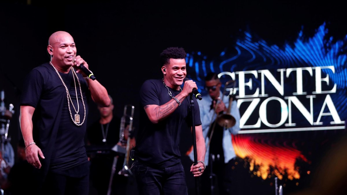 Alexander y Randy, integrantes del grupo cubano Gente de Zona, en una fotografía de archivo
