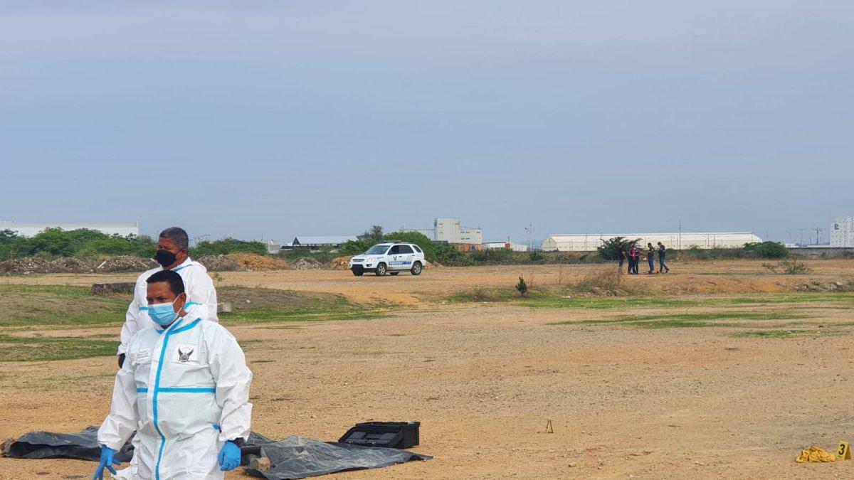 Gente de Criminalística, en el lugar de los hechos.