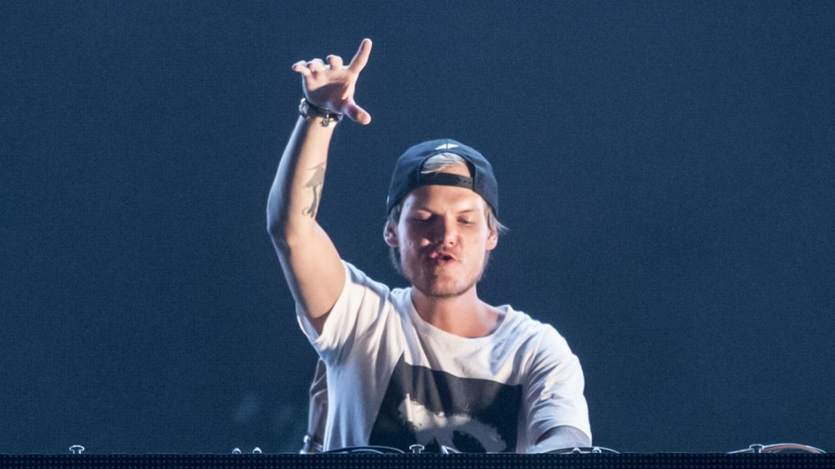 Avicii libró por años una batalla contra las drogas y el alcohol.