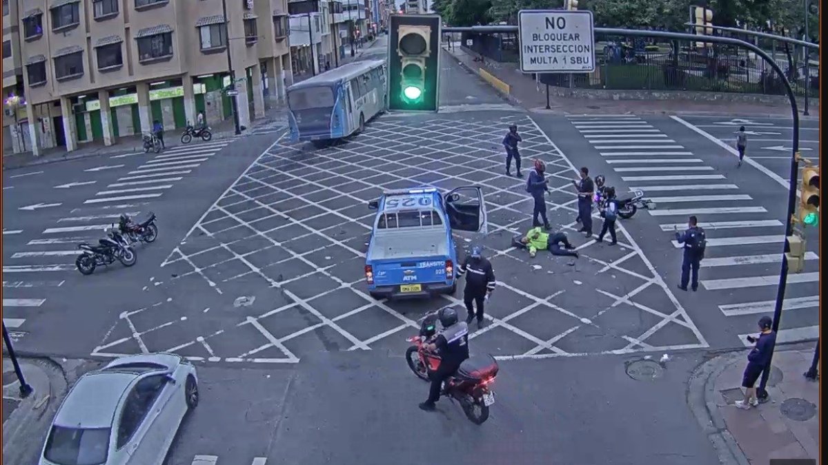 Accidente. Este siniestro fue captado el 2 de enero de 222, en la avenida Quito y Clemente Ballén.