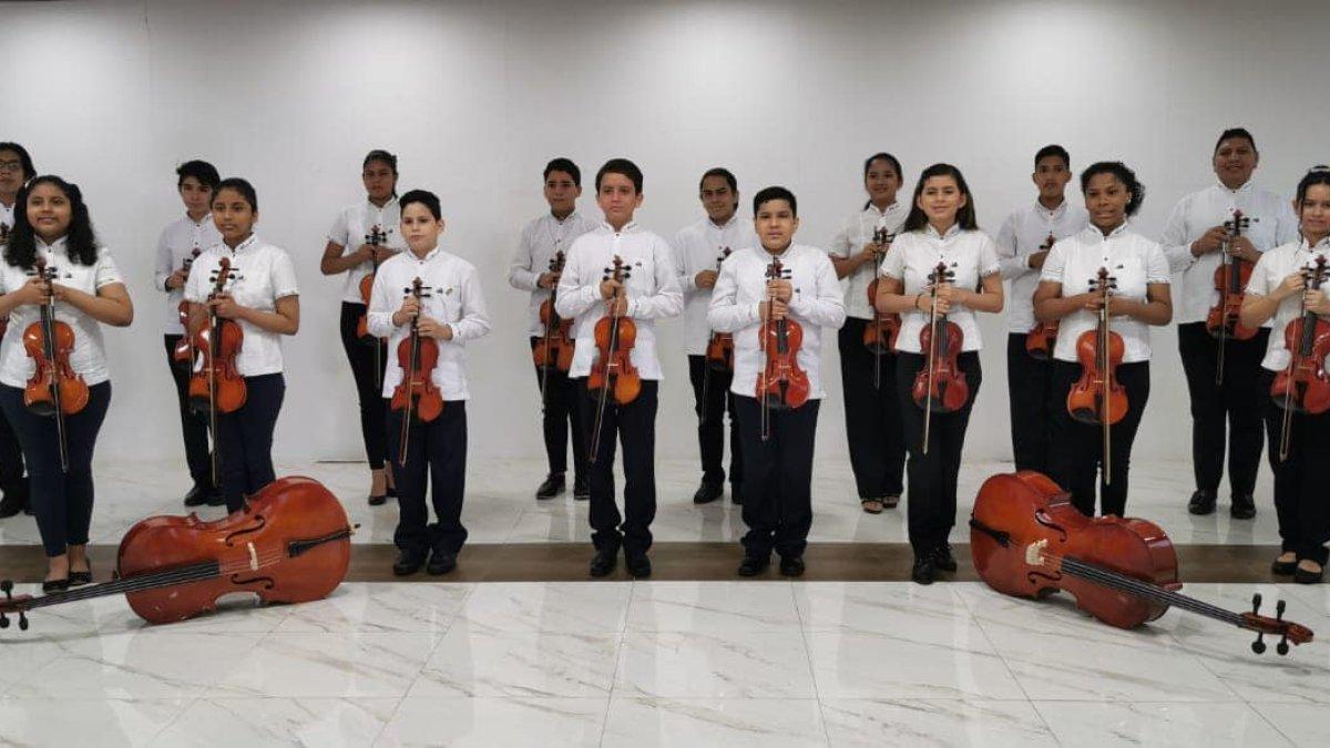 Niños, adolescentes y adultos forman parte de la Orquesta de Cámara de Durán.