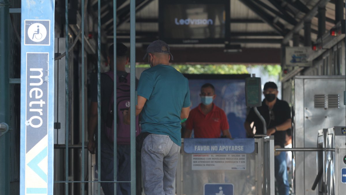 Pasajeros no están de acuerdo con pedir carné de vacunación