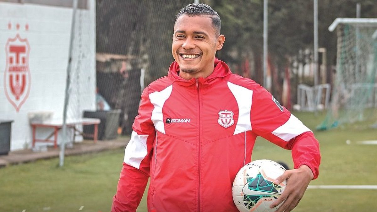 Eddie Guevara, zaguero central ecuatoriano, fue fichado por Emelec gracias a sus buenas ejecutorias en Técnico Universitario.