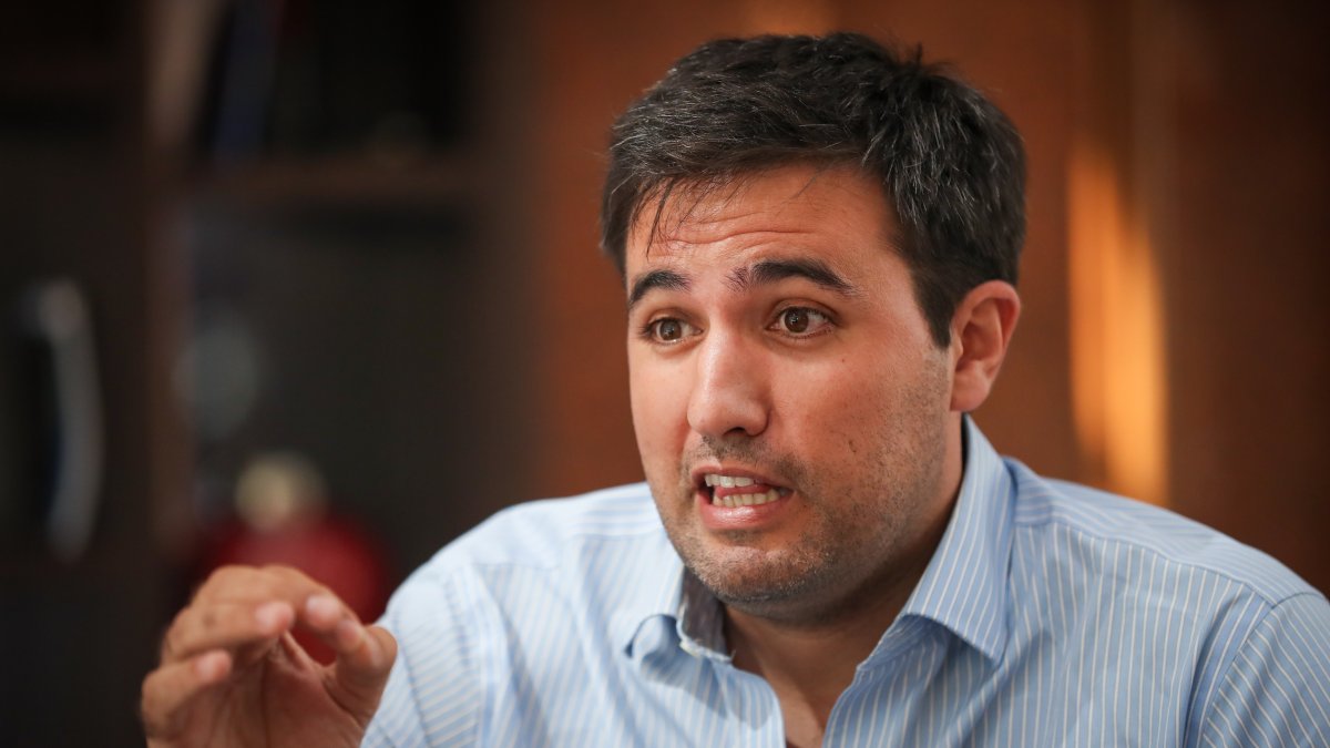 Adolfo Varela, director y fundador de la empresa uruguaya InBierto, habla durante una entrevista con Efe hoy, sobre la criptomoneda uruguaya Ferret Token.