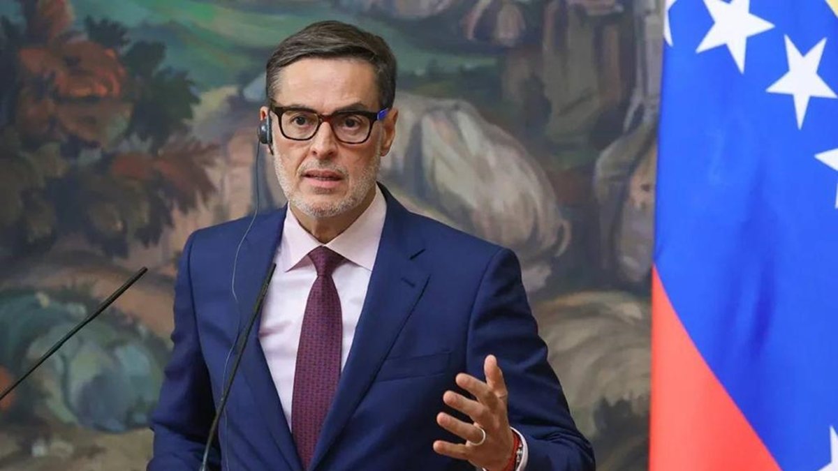 El canciller, Félix Plasencia publicó en Twitter un comunicado del Gobierno de Maduro, en el que fustiga el reconocimiento de Guaidó como presidente interino de Venezuela.