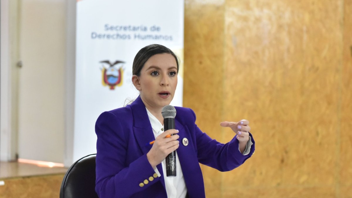Bernarda Ordóñez, secretaria de Derechos Humanos, en conversatorio con los medios de comunicación.
