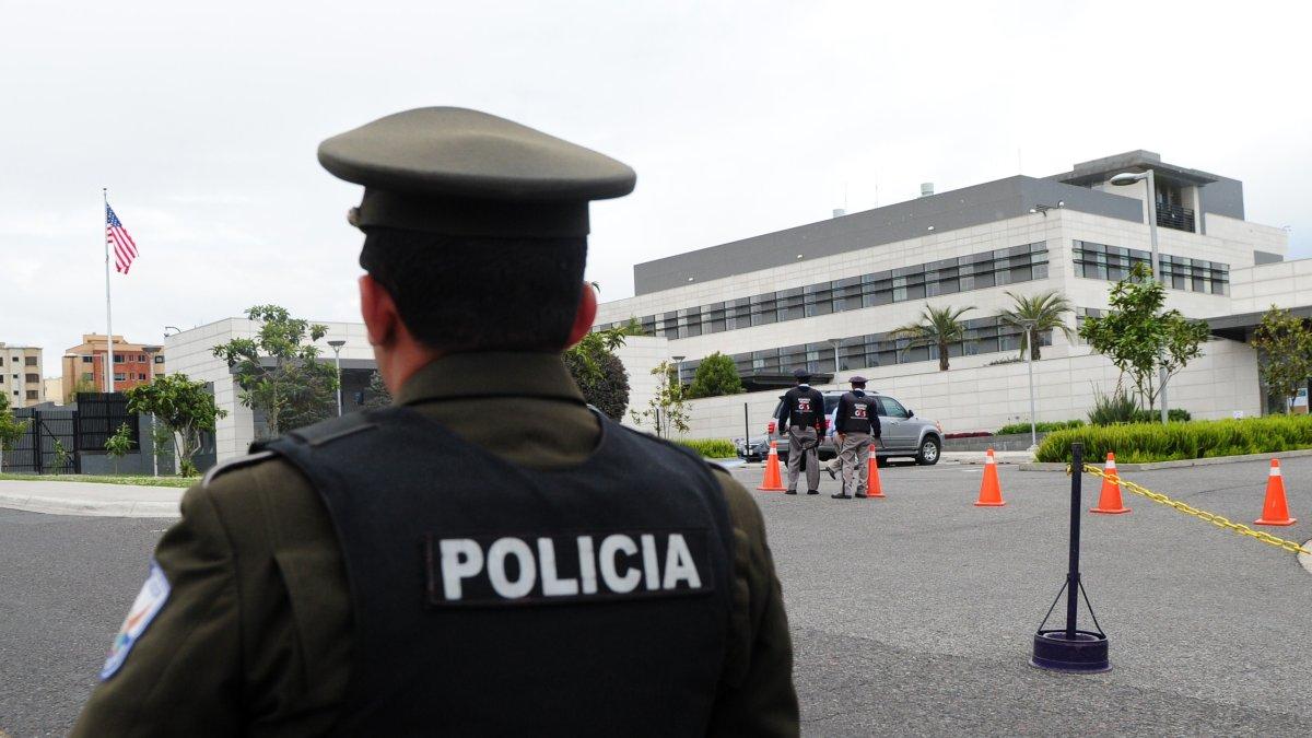 La capacidad de los funcionarios consulares están sujetas a la situación de la COVID-19 en el Ecuador.