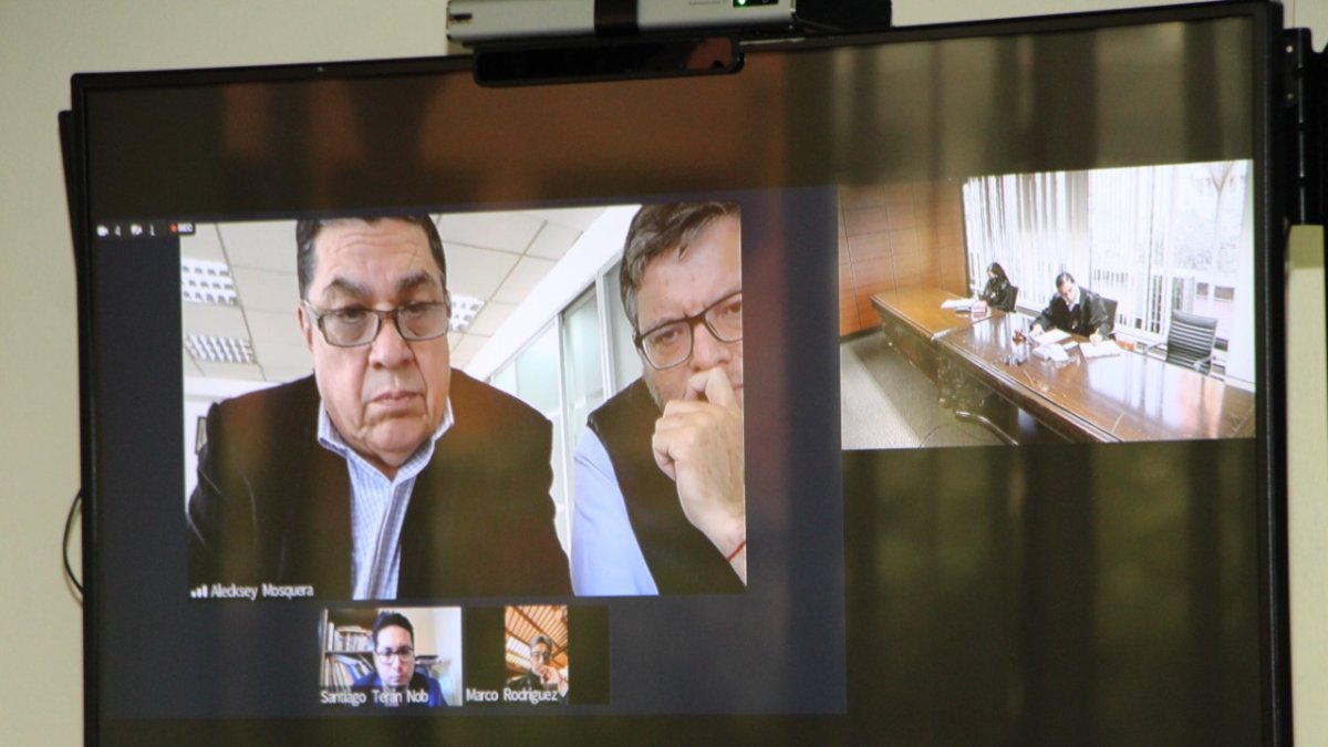 Diligencia. Alecksey Mosquera y su abogado durante la audiencia celebrada la tarde de este 5 de enero de 2021.