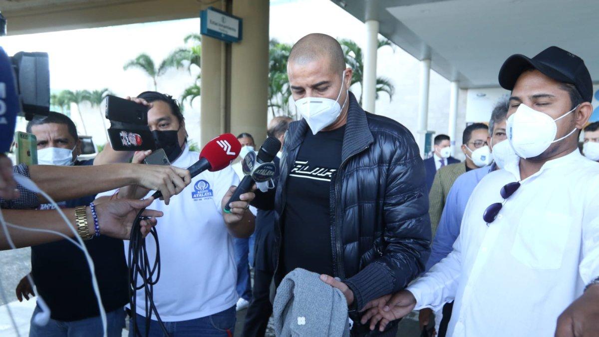 David Sergio Trezeguet en su arribo al aeropuerto de Guayaquil.