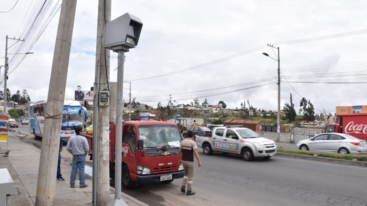 Ambato. El radar que está en la avenida Bolivariana es motivo de litigio.