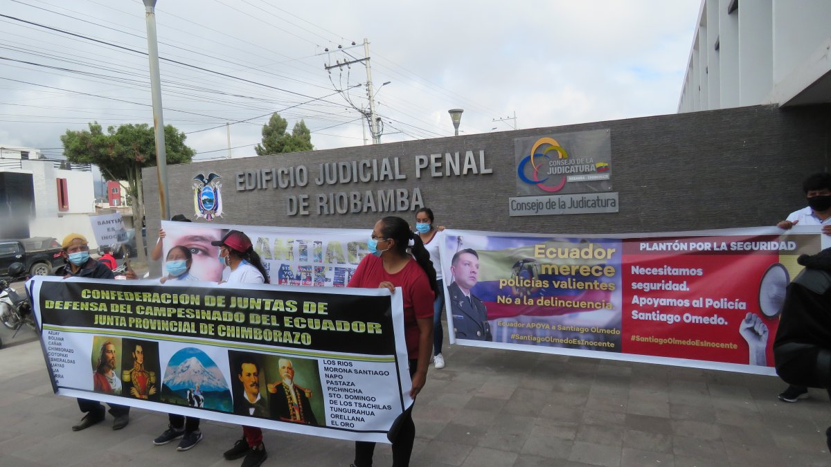 Justicia. Varias organizaciones sociales mostraron su apoyo al policía Olmedo.