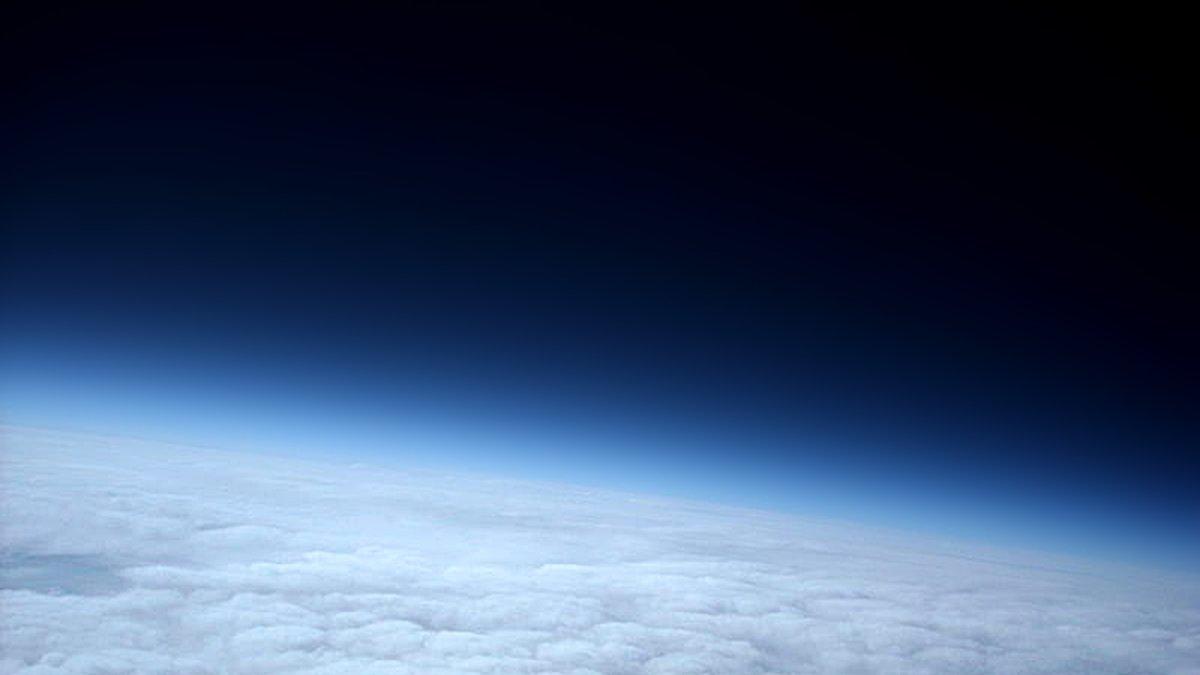 Los científicos han creído que la capa de ozono era capaz de proteger la vida de la radiación ultravioleta./ DPA