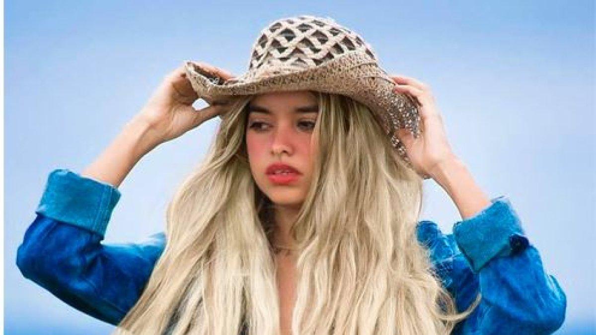 Junto a tres mujeres que dan forma a los diseños, esta mujer nacida en Babahoyo ha sabido sacar adelante su emprendimiento.