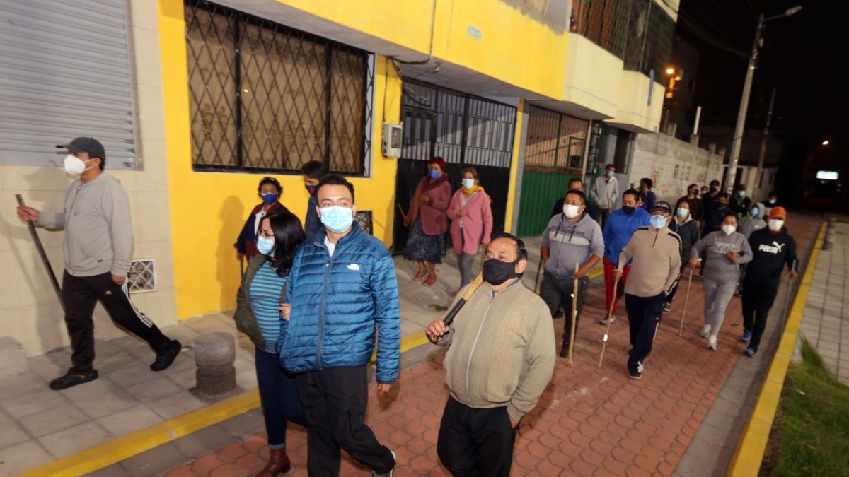 Los moradores hacen constantes simulacros para reaccionar en caso de que se produzcan robos reales.