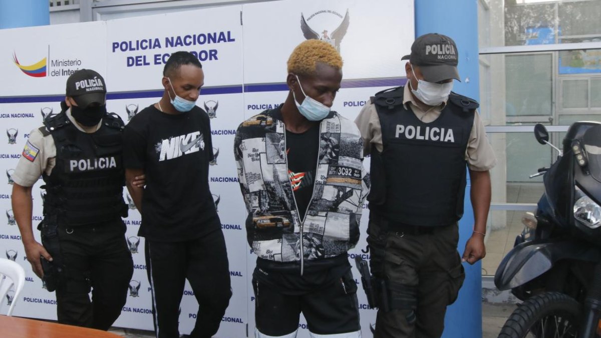 Los sujetos tienen antecedentes penales por robo, según la Policía.