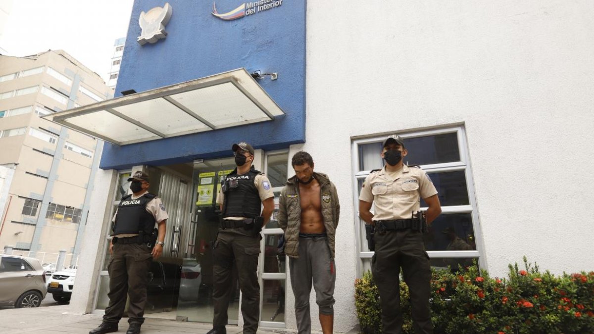 El sospechoso fue presentado en una Unidad de Policía Comunitaria.