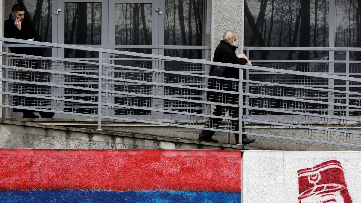 Hay sitios que se han convertido en un símbolo del conflicto entre quienes ensalzan a los criminales y quienes los detestan.