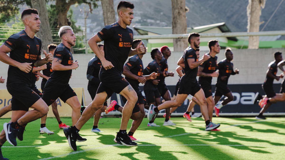 El equipo universitario trabaja en su complejo de Pomasqui.