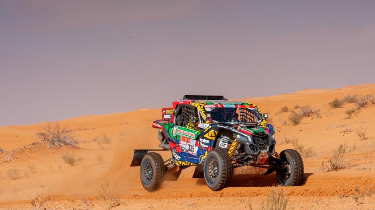 El tricolor en uno de los recorridos del rally que empezaron el 1 de enero. Este es su octavo Rally Dakar.