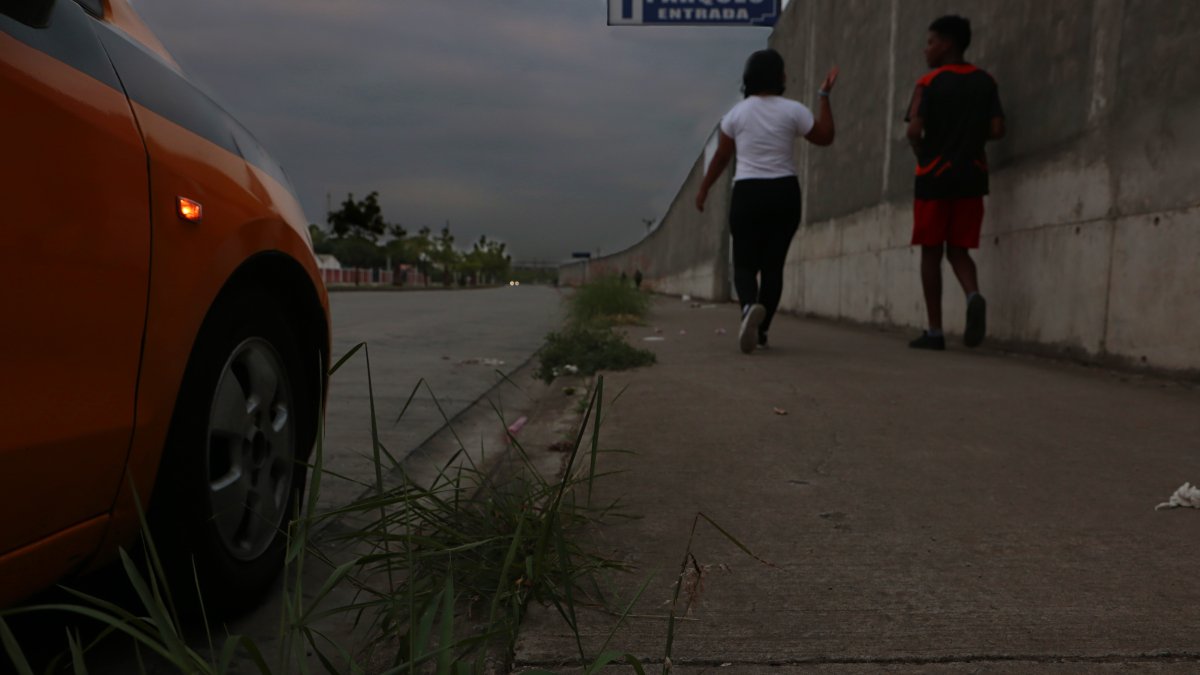 Según los moradores, esta calle se ha convertido en el terror de las personas ante la cantidad de los incidentes que se dan, pero nadie los registra. Los peatones solo la recorren hasta las 18:00.