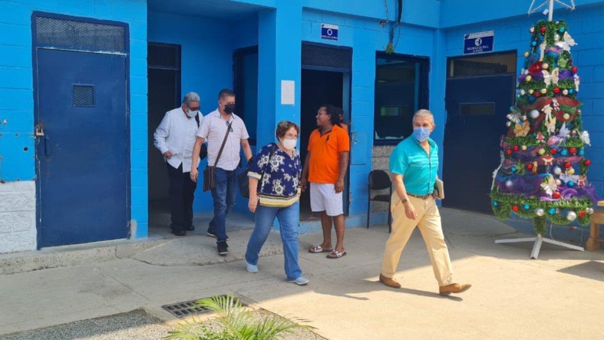 Reunión. Integrantes del comité de pacificación visitaron la cárcel de Guayaquil y tuvieron una cita con internos.