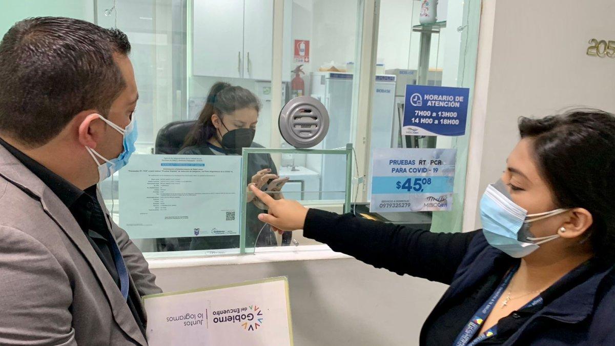 Multa. Los laboratorios que no cumplan con la medida serán sancionados con cinco salarios básicos.