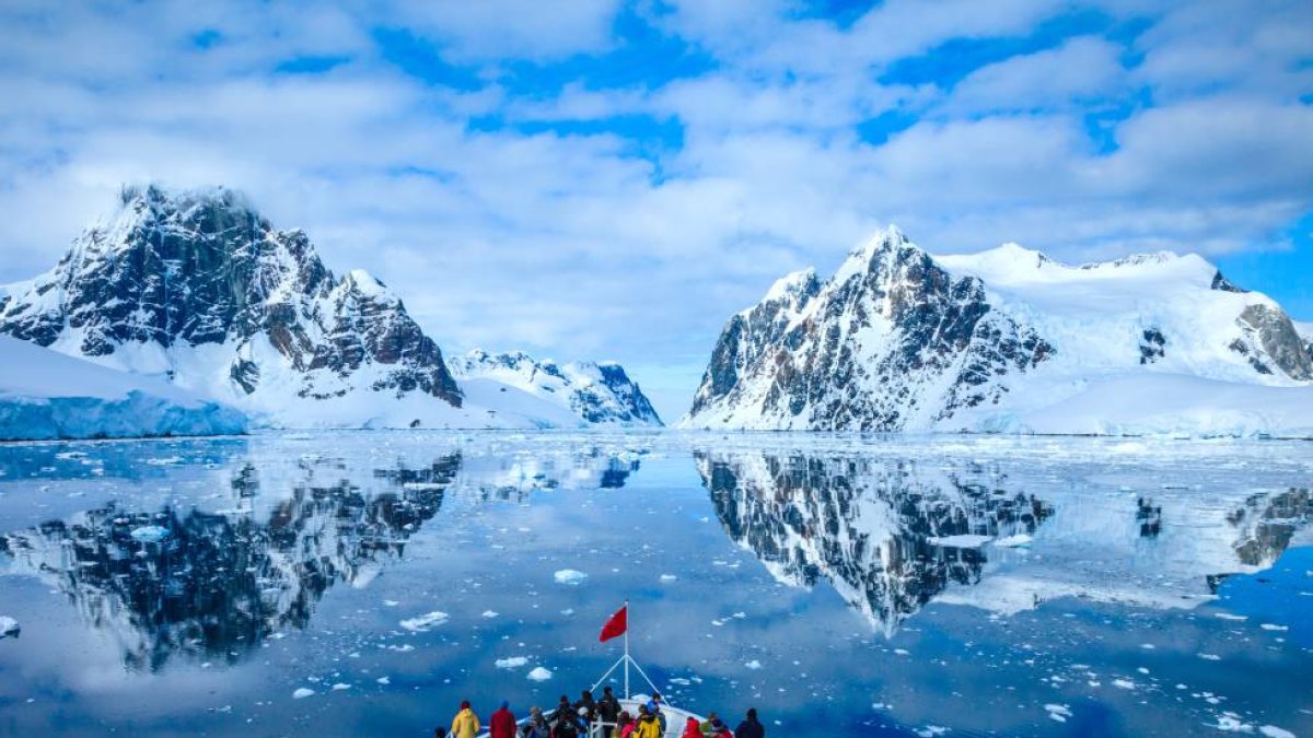 La Antártida guarda grandes secretos que día a día descubre el hombre.