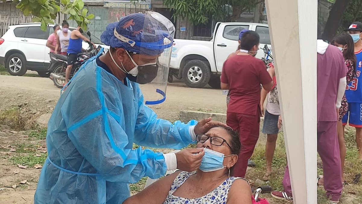 Guayaquil reporta un incremento exponencial de casos de COVID-19 en los primeros días de enero de 2022, lo cual se atriibuye a la variante ómicron.