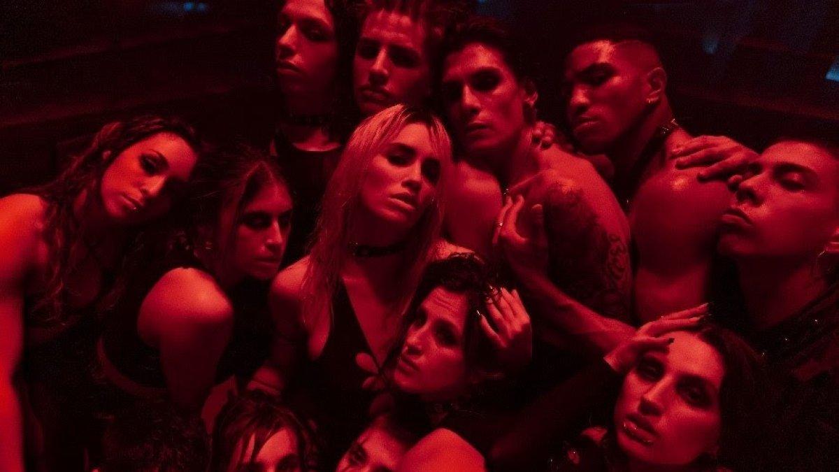 Esta canción marca un nuevo inicio en la etapa musical de la artista.