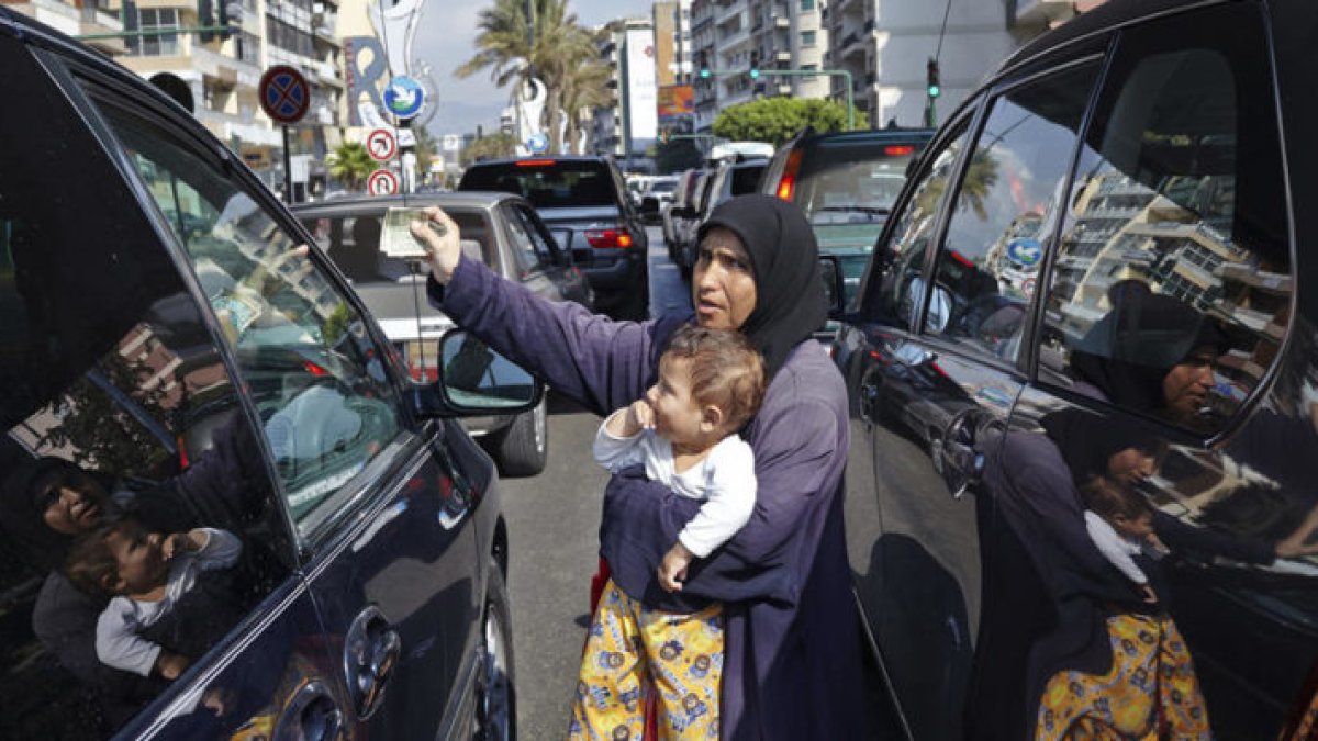Refugiados sirios pidiendo lismonas en las calles de Líbano. Las desigualdades económicas se acentuarán en el mundo en este año.