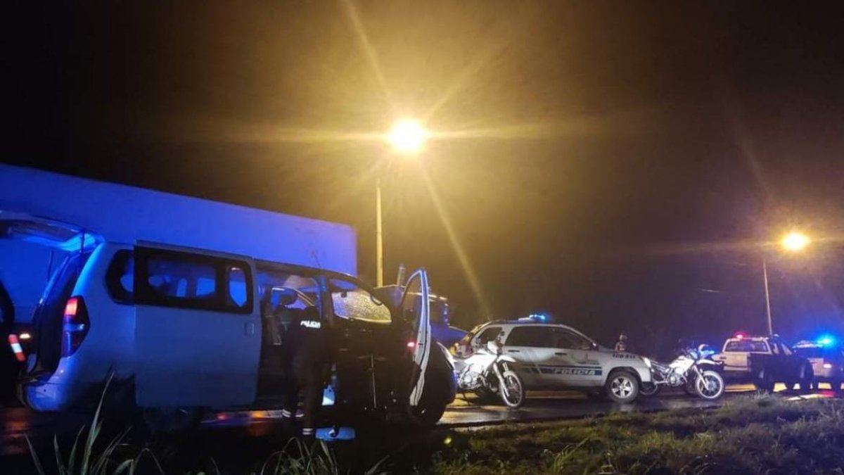 El grupo perteneciente supuestamente a Los Lobos llegó en una furgoneta color blanco