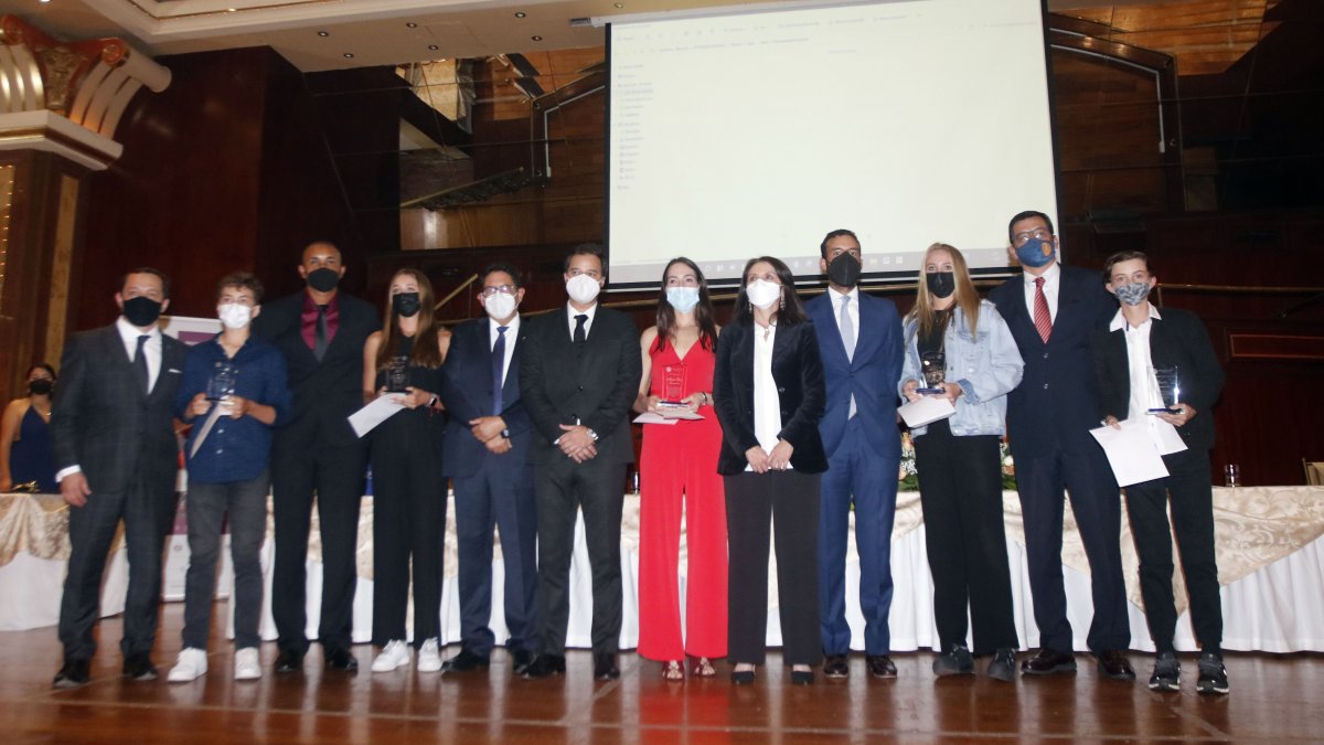 Los tenistas oro y grana fueron premiados por su desempeño durante la campaña 2021.