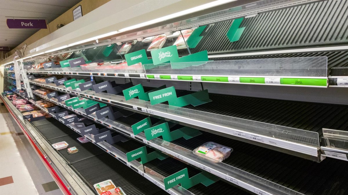 Registro general este viernes de estantes vacíos en un supermercado de Alexandria (Virginia, EE.UU.).
