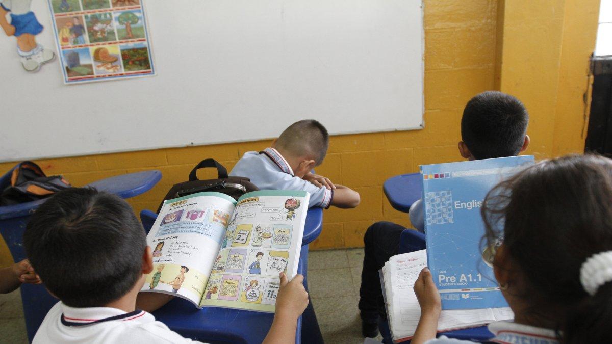 Niños. Las clases se suspendieron del 10 hasta el 16 de enero para reforzar la vacunación.