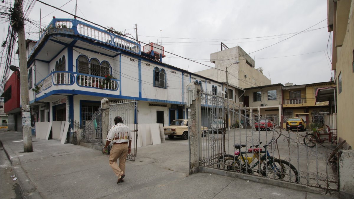 Los moradores de Los Tulipanes han colocado rejas en sus casas para evitar que sean asaltadas. Quieren cerrar las peatonales e instalar cámaras de videovigilancia, pero no hay consenso.