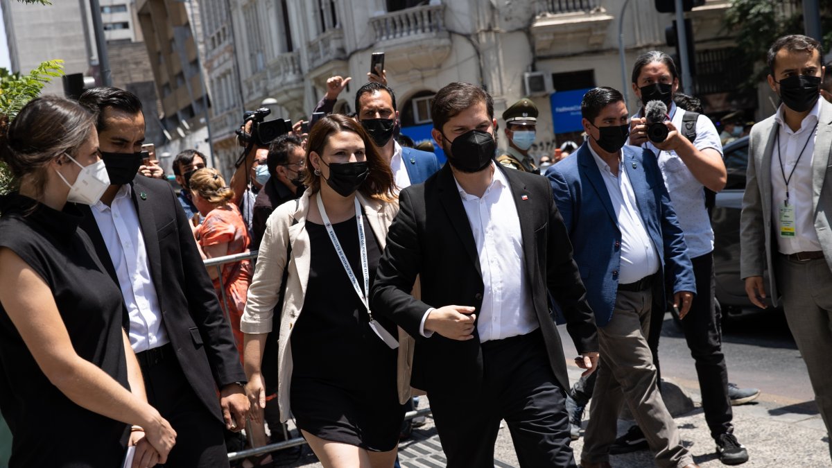 Gabriel Boric y su pareja, Irina Karamanos, vivían en un departamento arrendado en el turístico barrio de Bellas Artes.