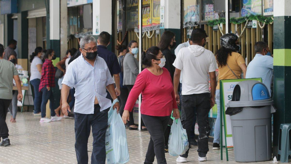 RECORRIDO POR LAS FARMACEUTICAS COMPARANDO MEDICINAS SIN RECETAS PERIODISTA : LOURDES GUADAMUD FECHA : 10/01/2022 Agencia (ag-extra)