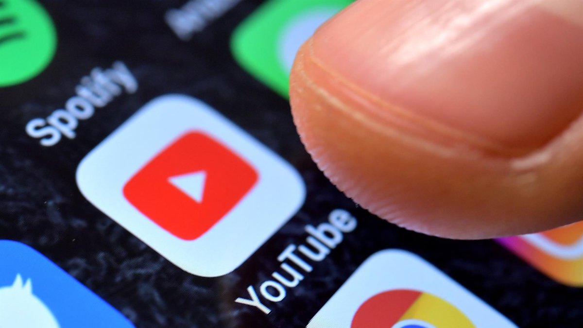 Fotografía detalle que muestra la aplicación de YouTube en unsmartphone, en una fotografía de archivo.