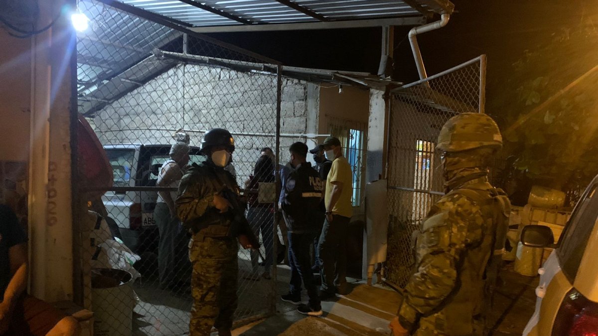 Operativos. Policía Nacional, Fiscalía y Ejército allanaron varias casas del centro de Zaruma y encontraron explosivos e insumos que utiliza la minería ilegal.