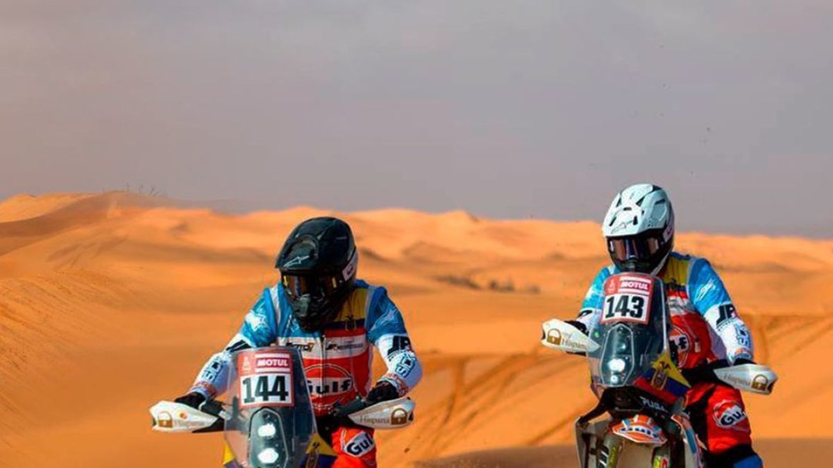Padre e hijo desafiaron al desierto de Arabia Saudita y juntos completaron el rally Dakar. Son una fuente de inspiración.