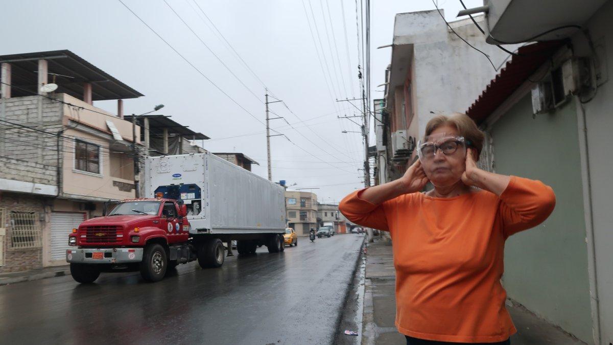 Además de polvo, en el barrio molesta el ruido permanente que generan los vehículos pesados que circulan día y noche por el barrio.