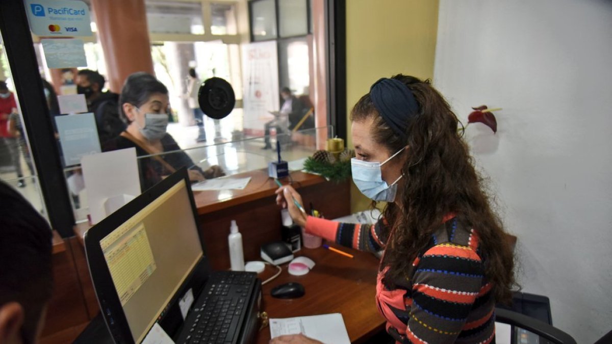 Modalidad. El COE cantonal de Cuenca, entre otras disposiciones, mantendrá la modalidad de teletrabajo.