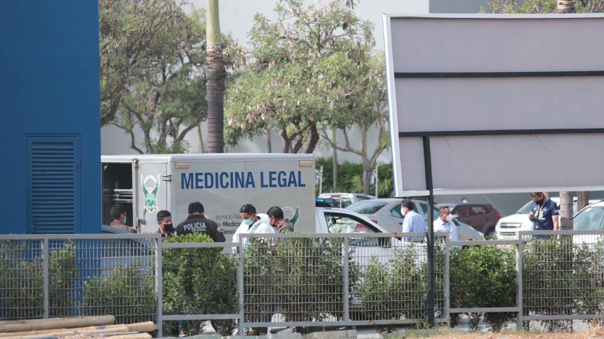 Investigación. Al sitio llegó personal de la Policía Nacional y de Criminalística. Pasadas las 15:00, el cuerpo fue llevado a Medicina Legal para practicarle la autopsia.
