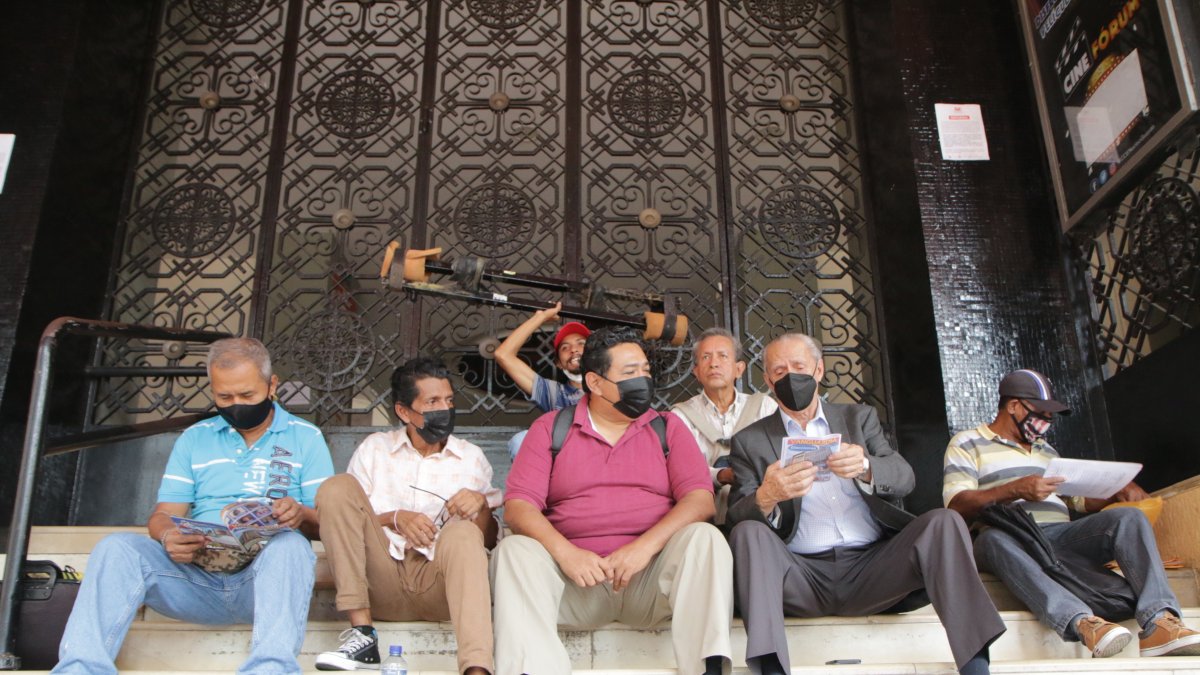 Encuentro. Artistas de toda índole acudieron a la sede de la Casa de la Cultura Núcleo de Guayas para solicitar que se lleven a cabo las elecciones, que han sido ya aplazadas al menos 4 veces.