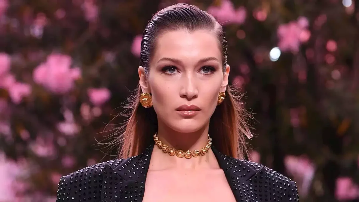 Bella Hadid, una de las modelos más cotizadas del mundo rompió en llanto al recordar su calvario debido a los problemas psicológicos que afronta hace años.