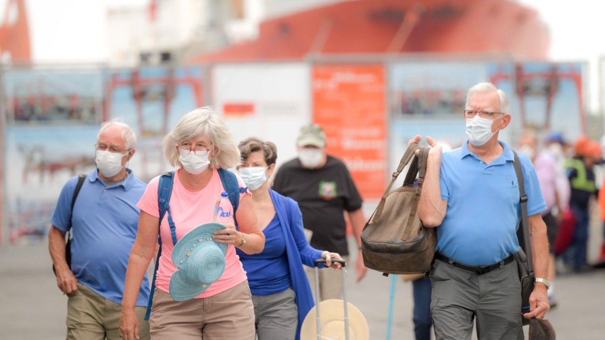 Los pasajeros que no están contagiados, pudieron continuar con la visita. Ellos, sin embargo, no podrán bajarse en los sitios previstos a visitar.