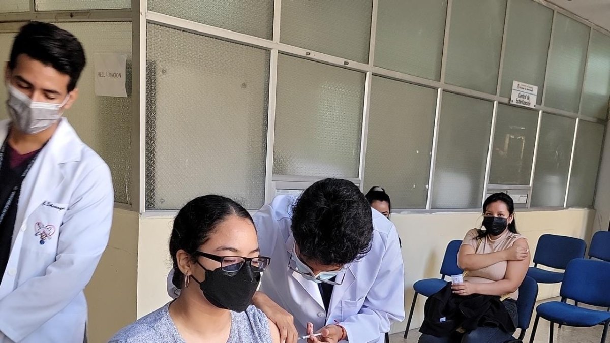 En el punto de vacunación también podrán aplicarse la primera y segunda dosis.