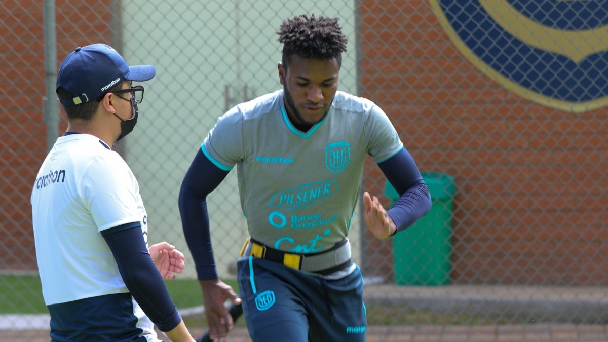 José  Cifuentes se sumó ayer a los entrenamientos de la selección nacional en Quito.