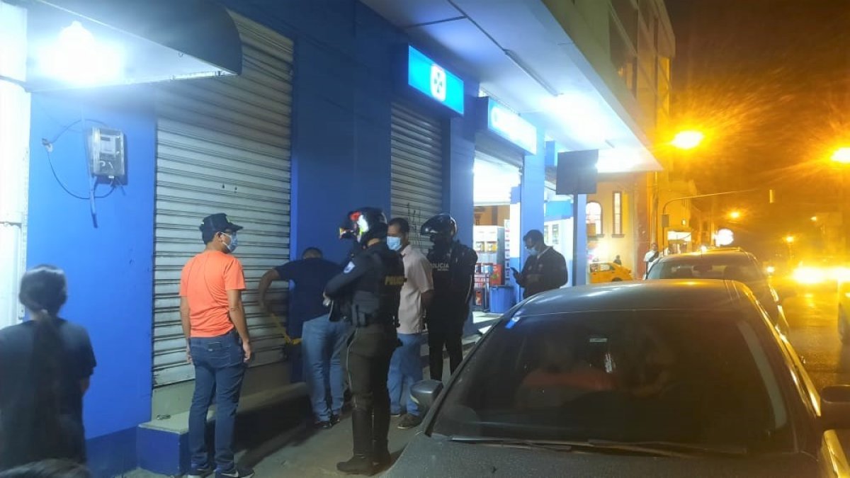 La mujer habría acudido a un local de venta de ropa, donde funcionaba una estética, según la policía